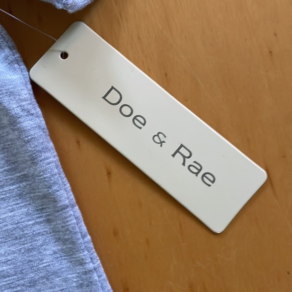 Doe & Ray Basic Gray T Shirt Asymmetrical Back NWT Size Small - Picture 3 of 5